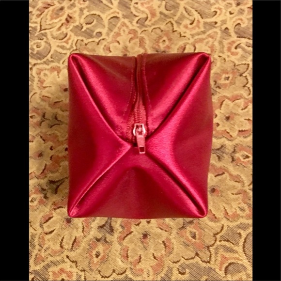 BOUCHERON Foldable Satin Cosmetics Pouch - Picture 2 of 6